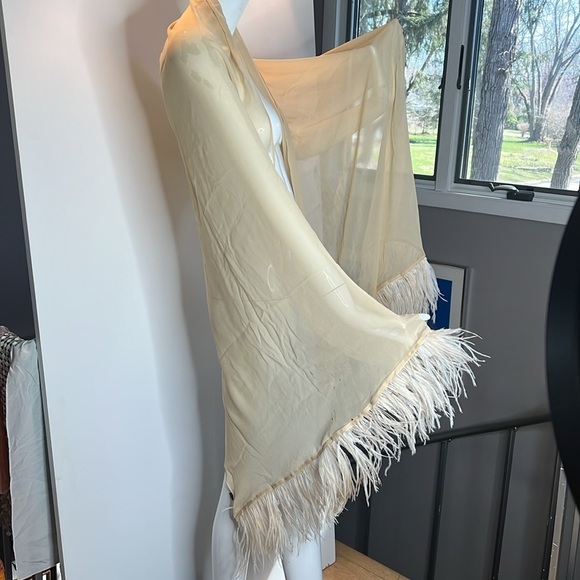 Gucci Vintage Rare Authentic 100% Silk Natural Feather Wrap Shawl 72” x 31” - Picture 3 of 16